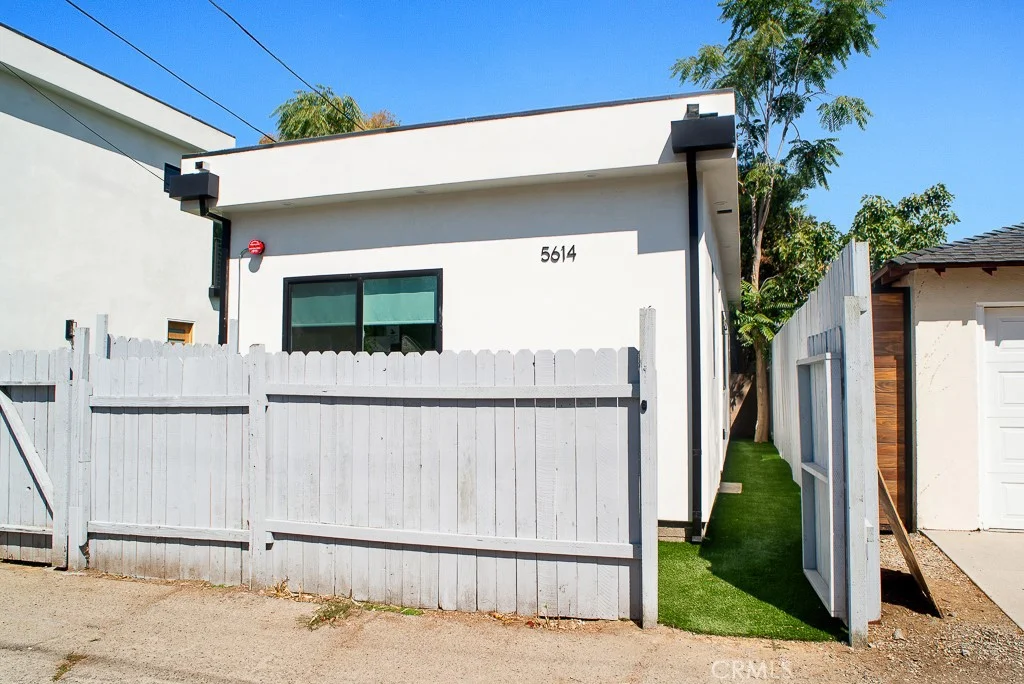 5614 Buffalo Ave, Valley Glen, CA 91401