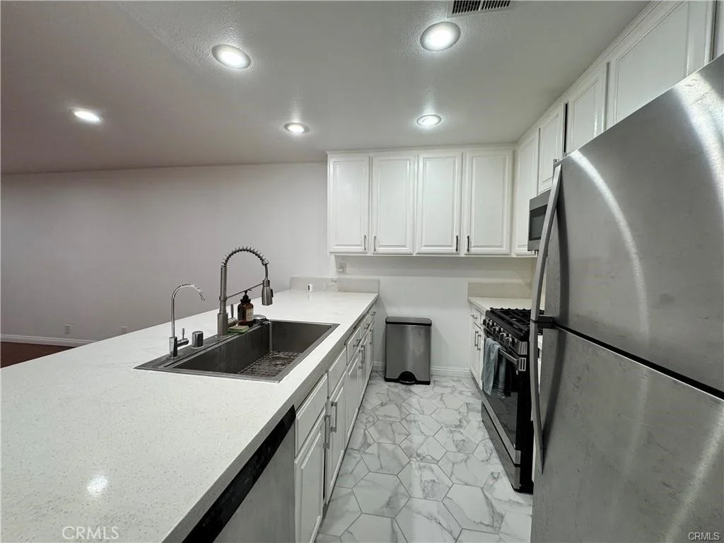 84 Lemon Grv Unit 270, Irvine, CA 92618 photo 3
