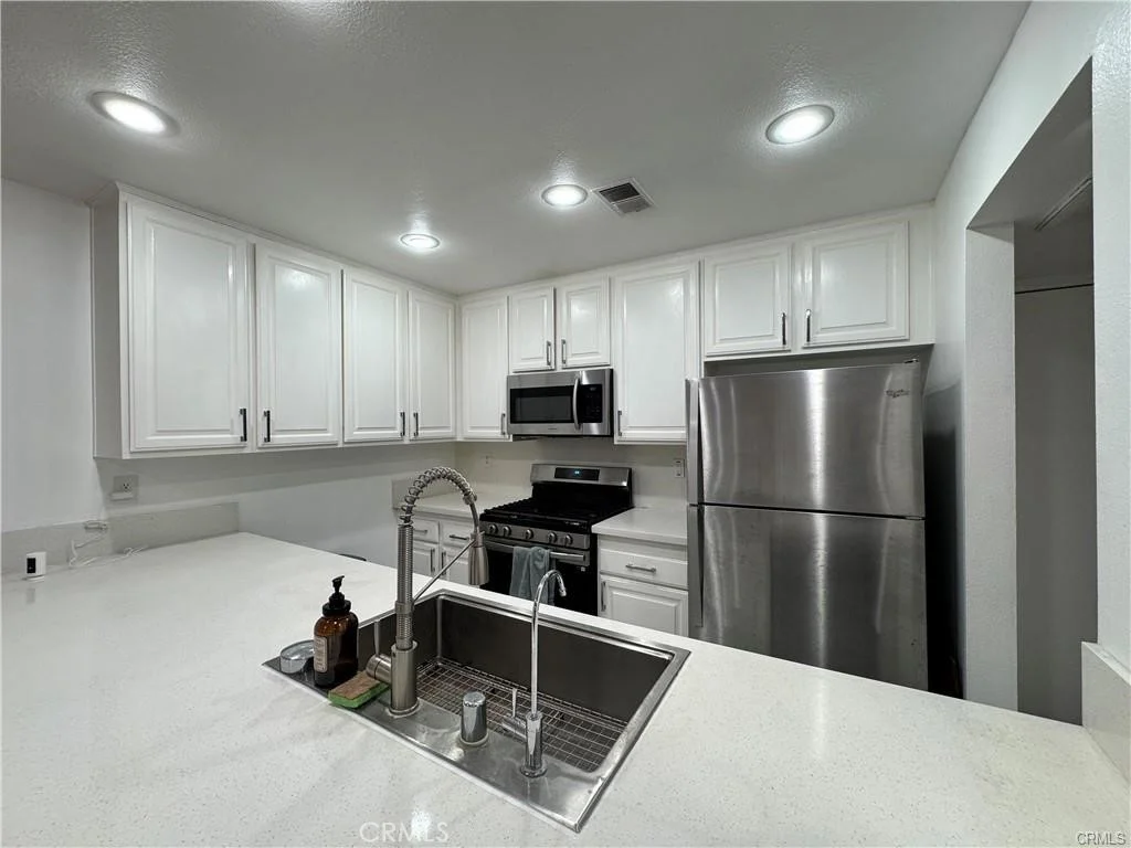 84 Lemon Grv Unit 270, Irvine, CA 92618 photo 2