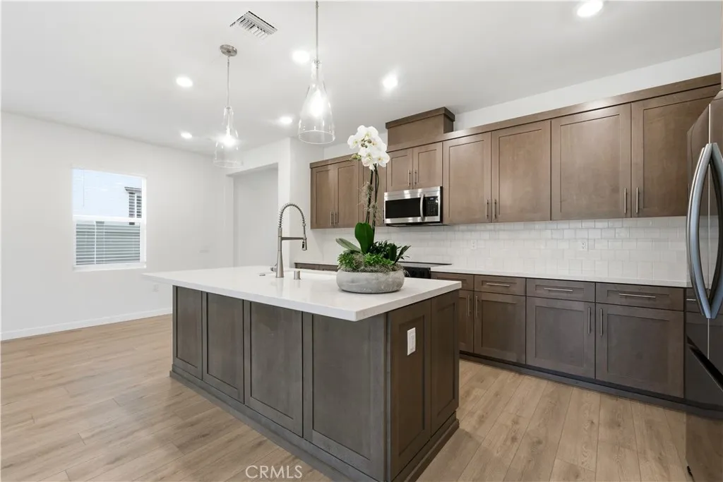 42846 Summer Lane, Lancaster, CA 93536