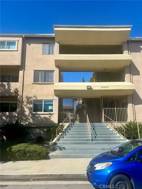 10757 Hortense Street Unit 307, North Hollywood, CA MLS: GD25054377