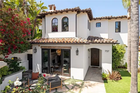 737 35th Street, Manhattan Beach, CA MLS: SB25102836