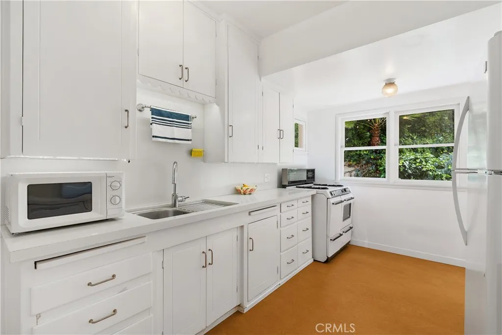 Additional image 11 of 2364 Canyon Drive, Los Angeles, CA 90068