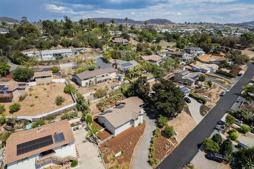 2430 Sunflower Ter, Vista, CA 92083