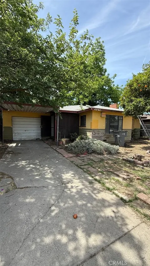 2452 S Holloway Avenue, Fresno, CA MLS: FR25109612