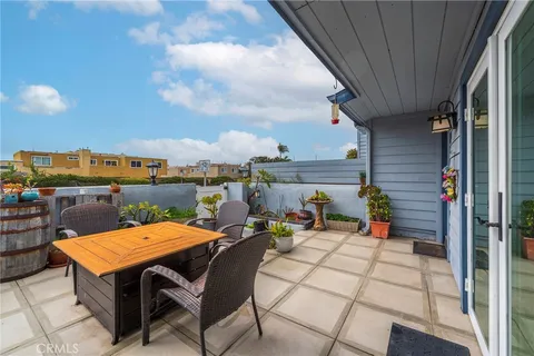 2505 Delaware Street Unit B, Huntington Beach, CA MLS: OC25055721