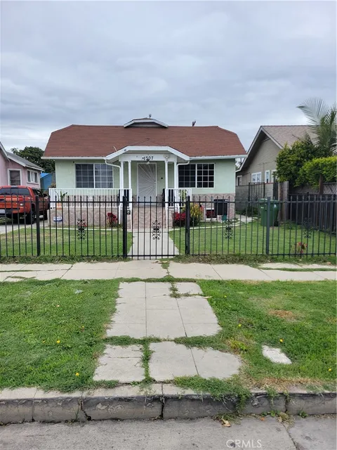 1307 W 77th Street, Los Angeles, CA 90044 - MLS#: DW25055966