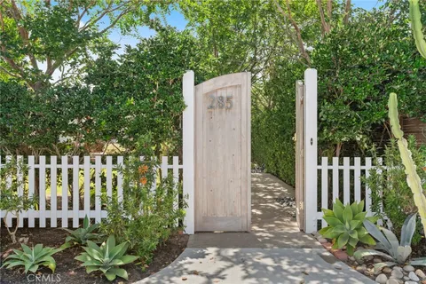 285 E 19th Street, Costa Mesa, CA MLS: NP25058323