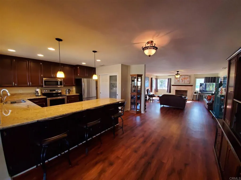 423 Hanson Ln  