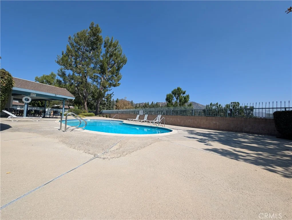 878 W 13th St, Azusa, CA 91702