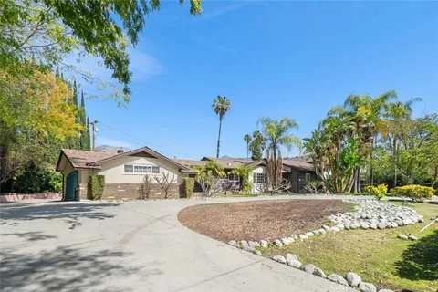 451 W Foothill Boulevard, Arcadia, CA MLS: AR25093874