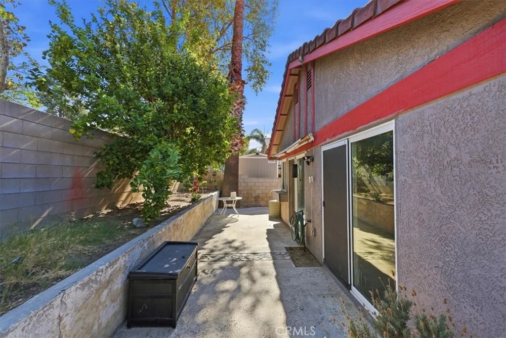 14244 Hillcrest Dr, Fontana, CA 92337
