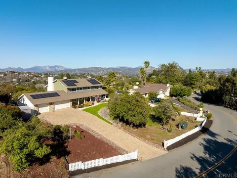 11328 Rolling Hills Drive, El Cajon, CA MLS: PTP2501819