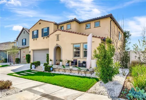 18348 Cachet Way, Canyon Country, CA MLS: SR25040084