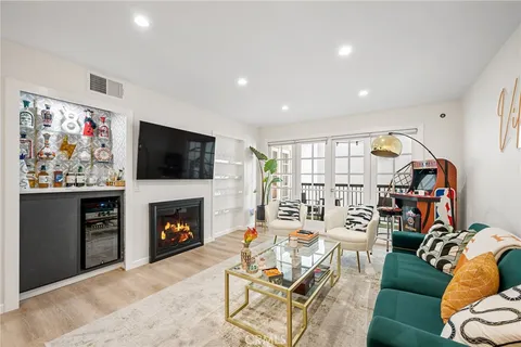 906 N Doheny Drive Unit 318, West Hollywood, CA MLS: SR25035469