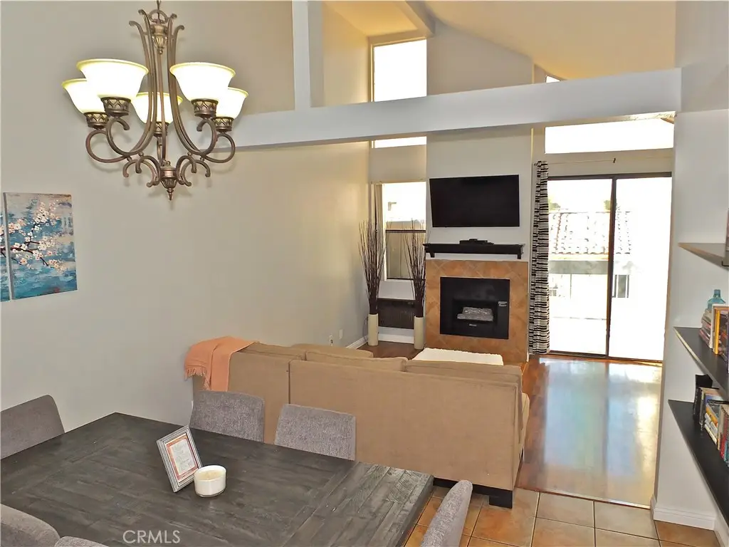 1360 Redondo Ave 304  