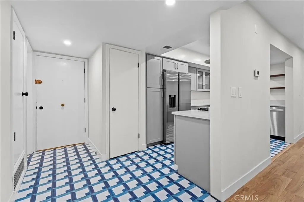 Additional image 3 of 6752 Hillpark Unit 303, Los Angeles, CA 90068