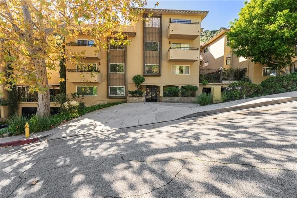 6752 Hillpark Unit 303, Los Angeles, CA 90068