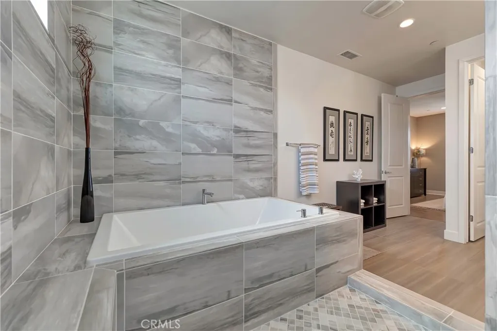 Additional image 108 of 2105 Two Harbors Circle, Costa Mesa, CA 92627