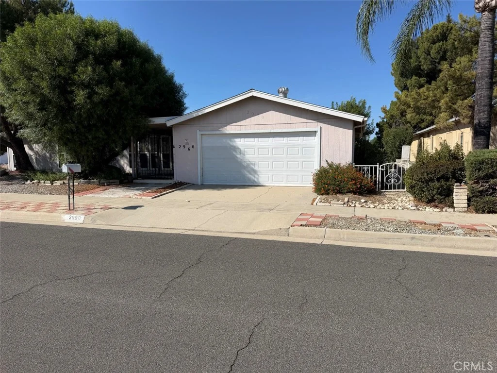 2990 Blue Spruce Dr, Hemet, CA 92545