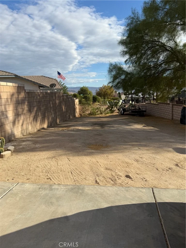 17071 Tokata Road, Apple Valley, CA 92307