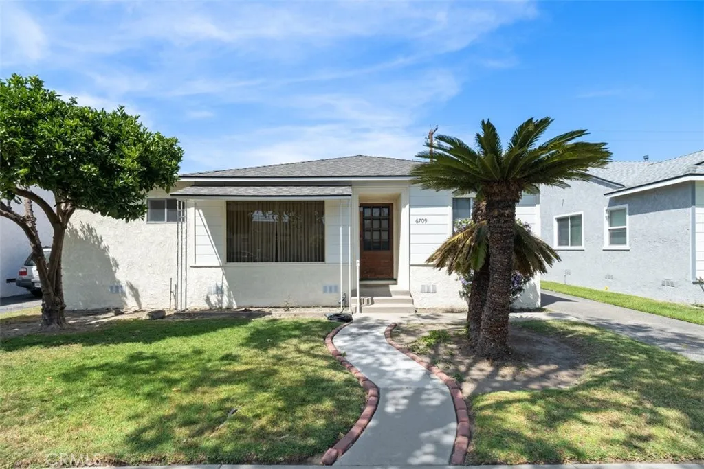 6709 Glorywhite Street, Lakewood, CA 90713