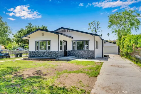 1925 N Marengo Avenue, Pasadena, CA MLS: CV25095742