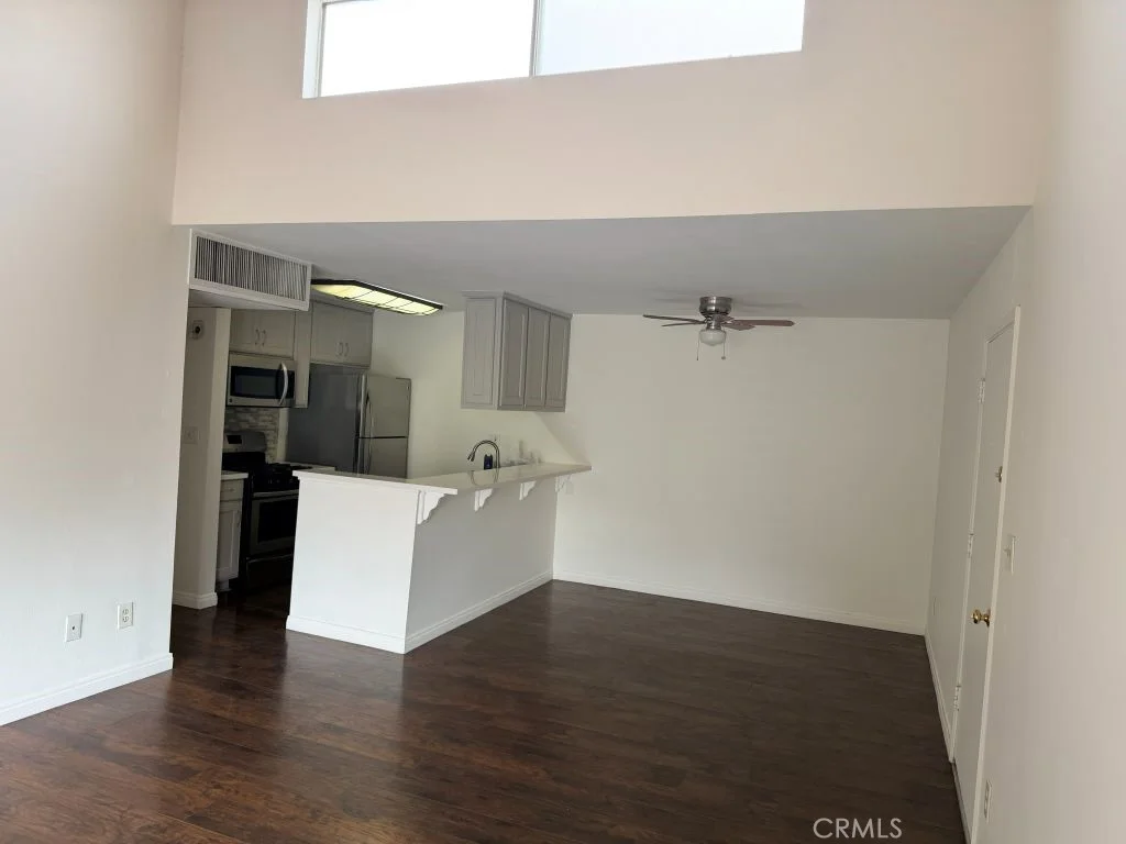 8601 International Unit 265, Canoga Park, CA 91304