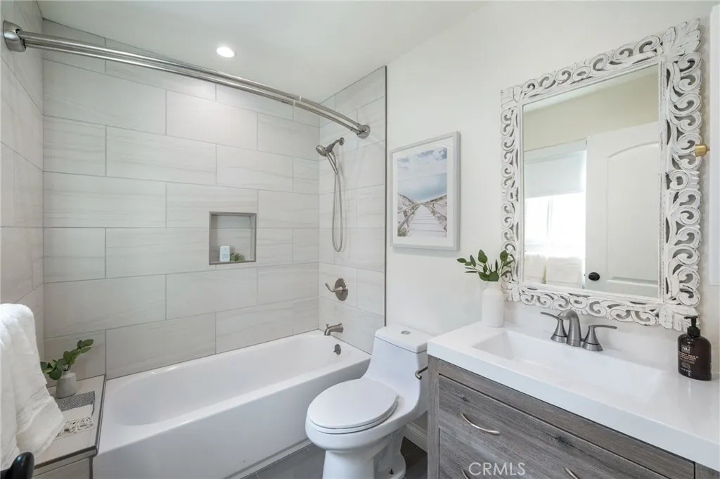 Additional image 62 of 1300 12th Street Unit E, Manhattan Beach, CA 90266