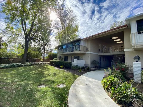 806 Ronda Mendoza Unit B, Laguna Woods, CA MLS: OC25087434