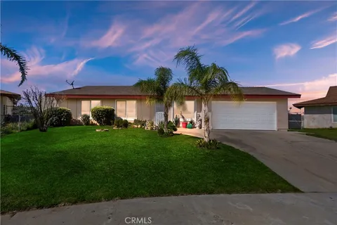 720 S Sandalwood Avenue, Bloomington, CA 92316 - MLS#: CV25037307