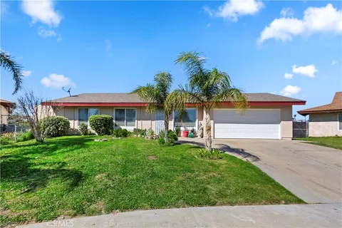 720 S Sandalwood Avenue, Bloomington, CA 92316 - MLS#: CV25037307