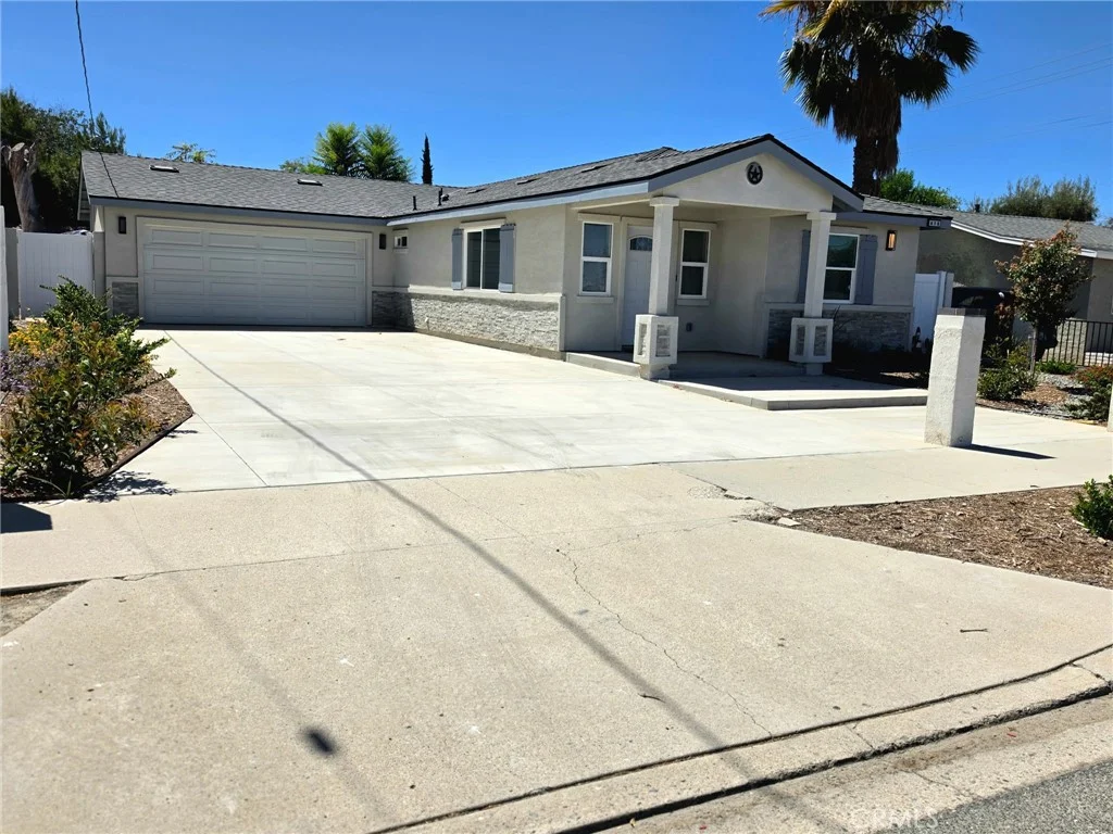 419 W Devonshire Avenue, Hemet, CA 92543 photo 5