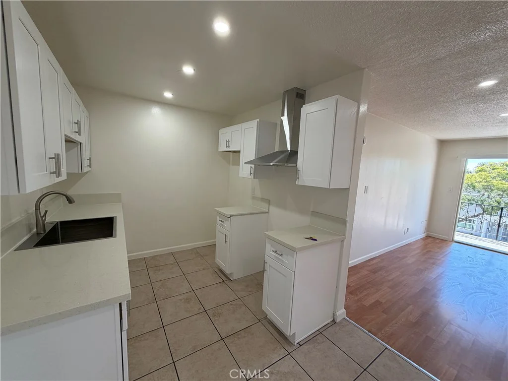 737 E 5th St Unit 10, Long Beach, CA 90802 photo 4