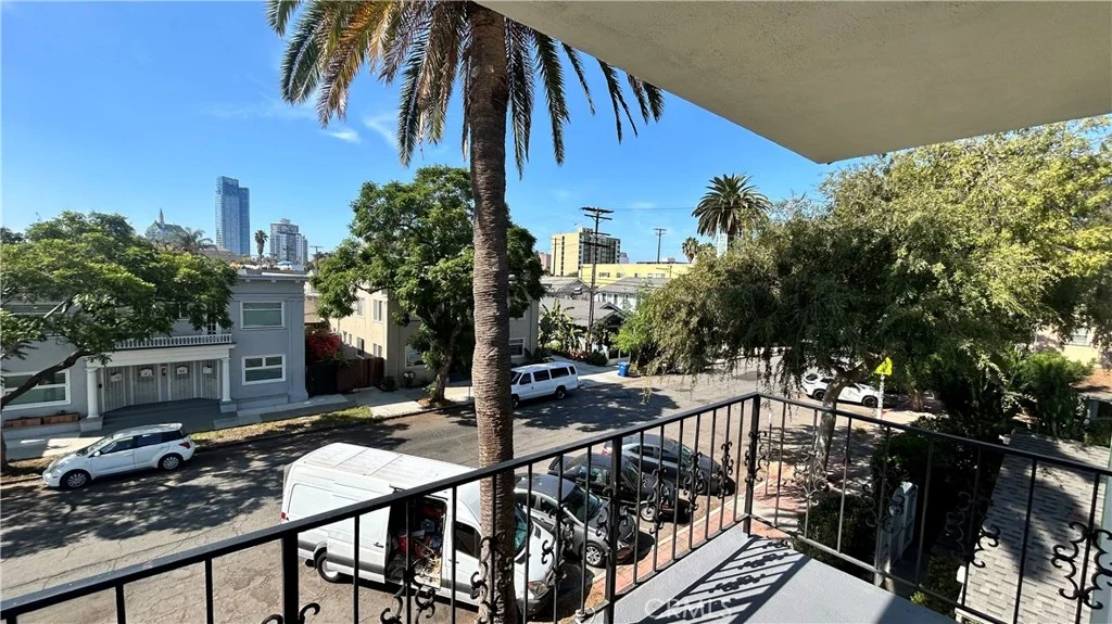 737 E 5th St Unit 10, Long Beach, CA 90802 photo 2