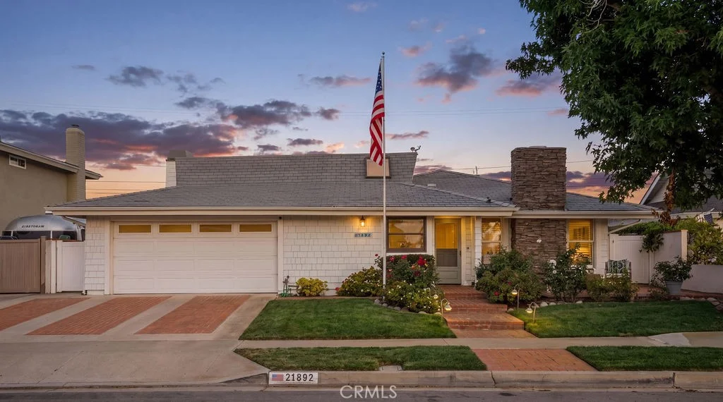 21892 Kaneohe Ln, Huntington Beach, CA 92646
