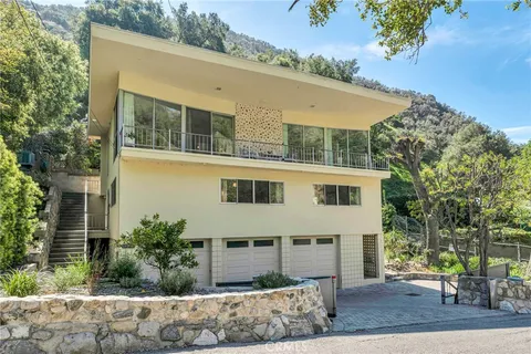 1220 Country Club Drive, Burbank, CA MLS: BB25064691