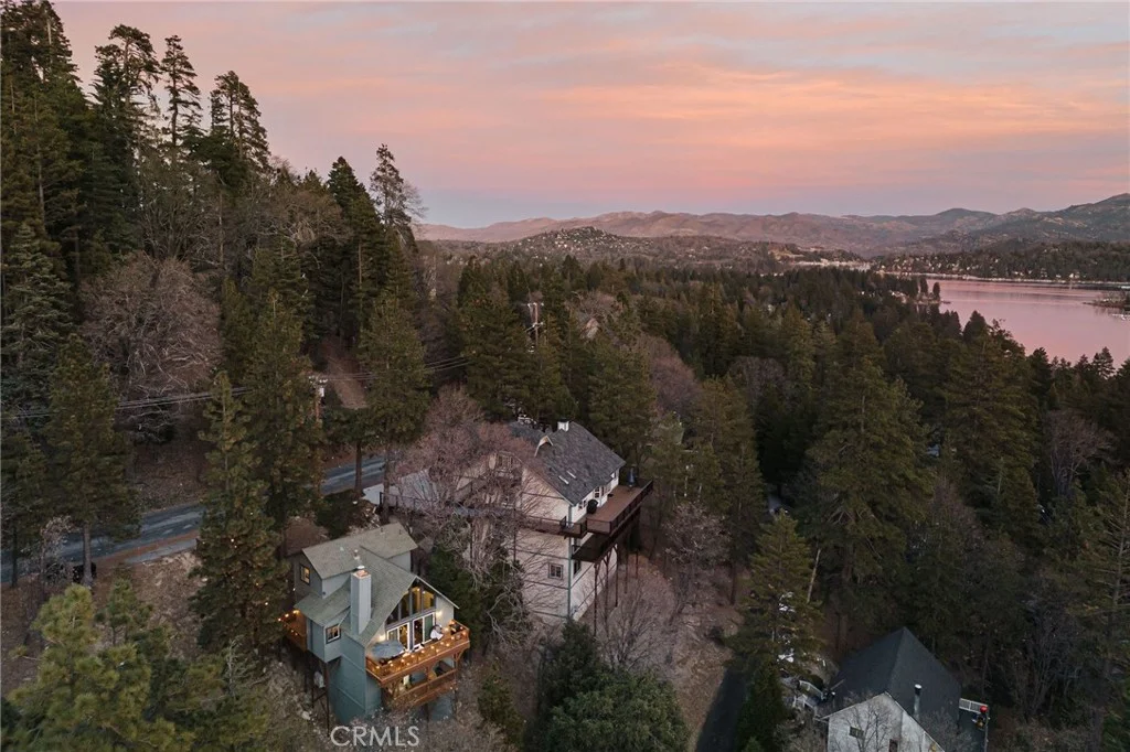 217 Old Toll Rd, Lake Arrowhead, CA 92352