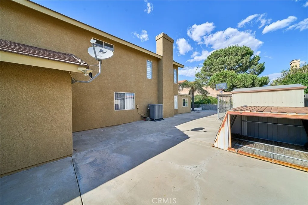 2652 Via Lindo Dr, Rialto, CA 92377