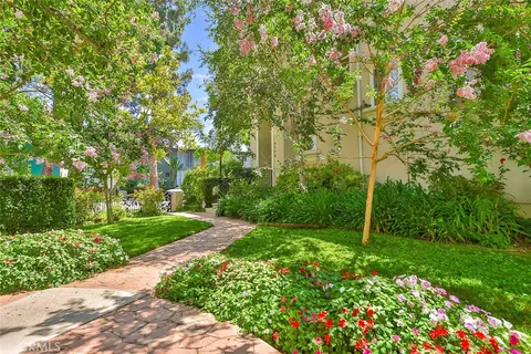 4114 W Kling Street, Burbank, CA 91505 - MLS#: SR25098267