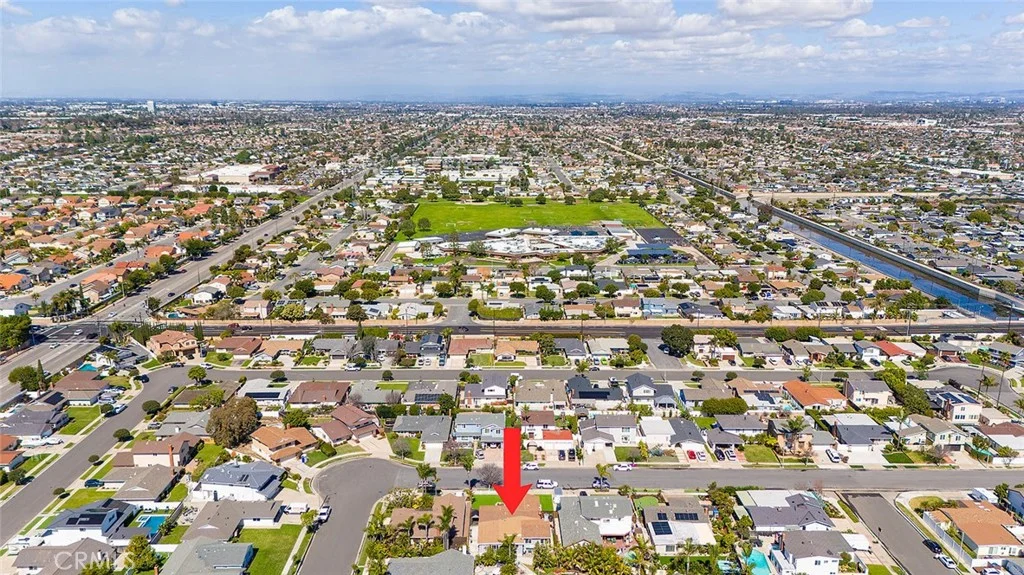 9102 Warfield Dr, Huntington Beach, CA 92646