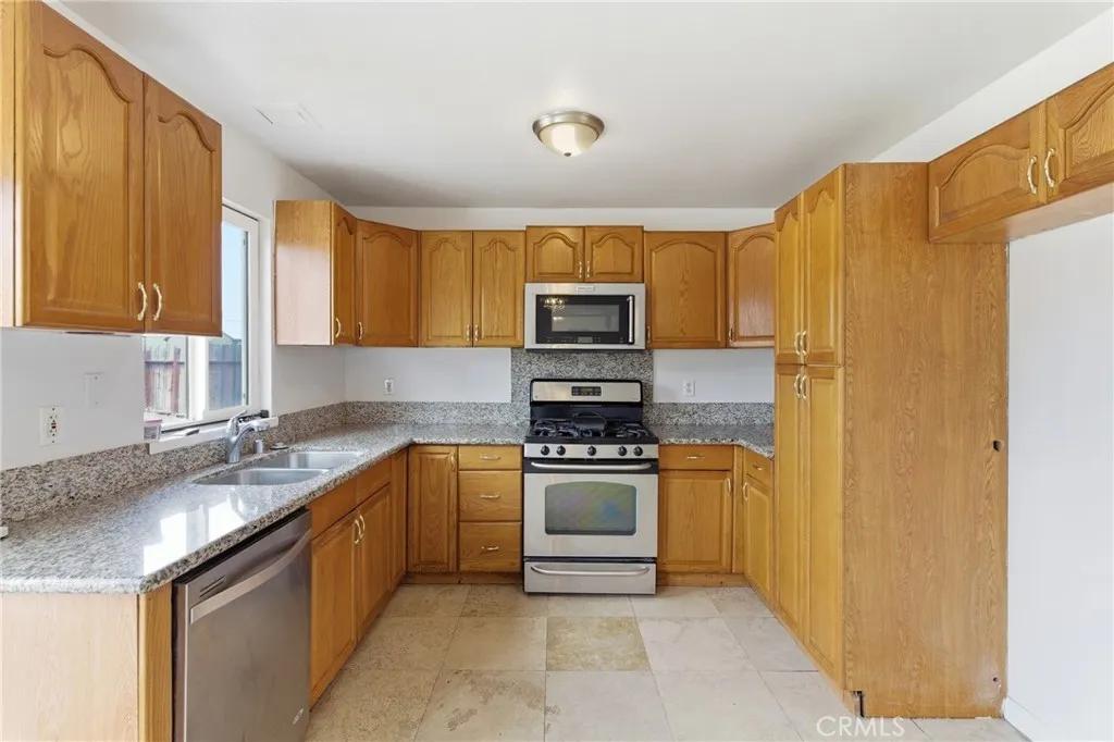 Additional image 8 of 2047 E 7th, Ontario, CA 91764