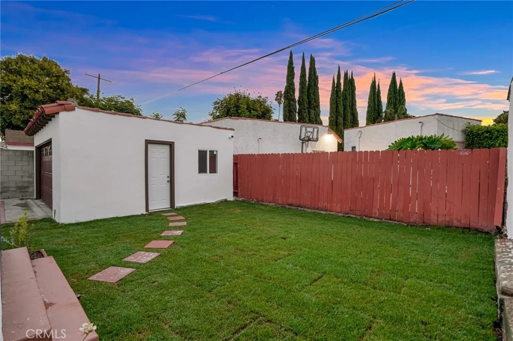 2416 W 80th St, Inglewood, CA 90305