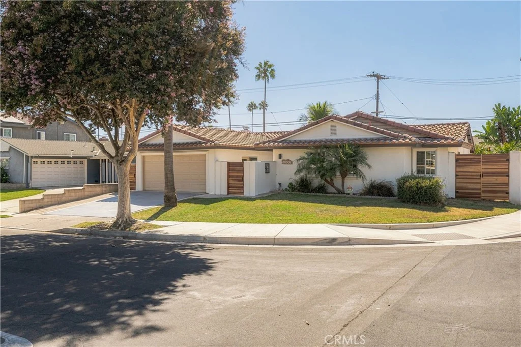 18001 Gulf Ln, Huntington Beach, CA 92646