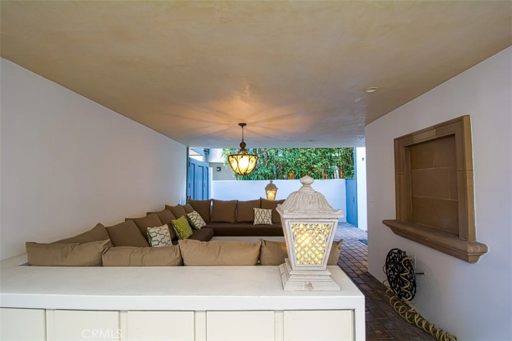 408 6th St, Manhattan Beach, CA 90266