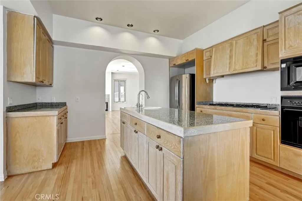 Additional image 76 of 12134 Lawler St, Los Angeles, CA 90066