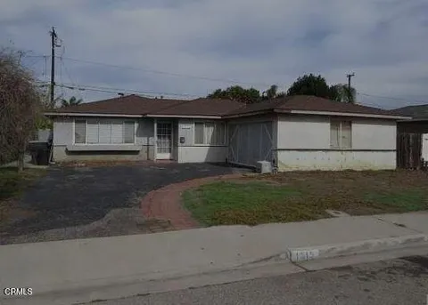 1319 W Poplar Street, Oxnard, CA MLS: V1-28959