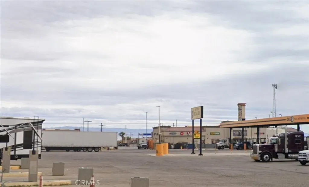 Additional image 8 of 2086 Loop Drive, Thermal, CA 92274