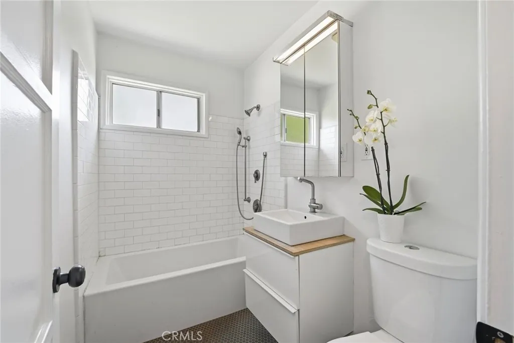 Additional image 19 of 18228 Keswick St, Reseda, CA 91335