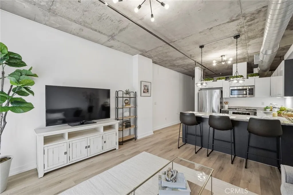 Additional image 43 of 645 W 9th St #424, Los Angeles, CA 90015